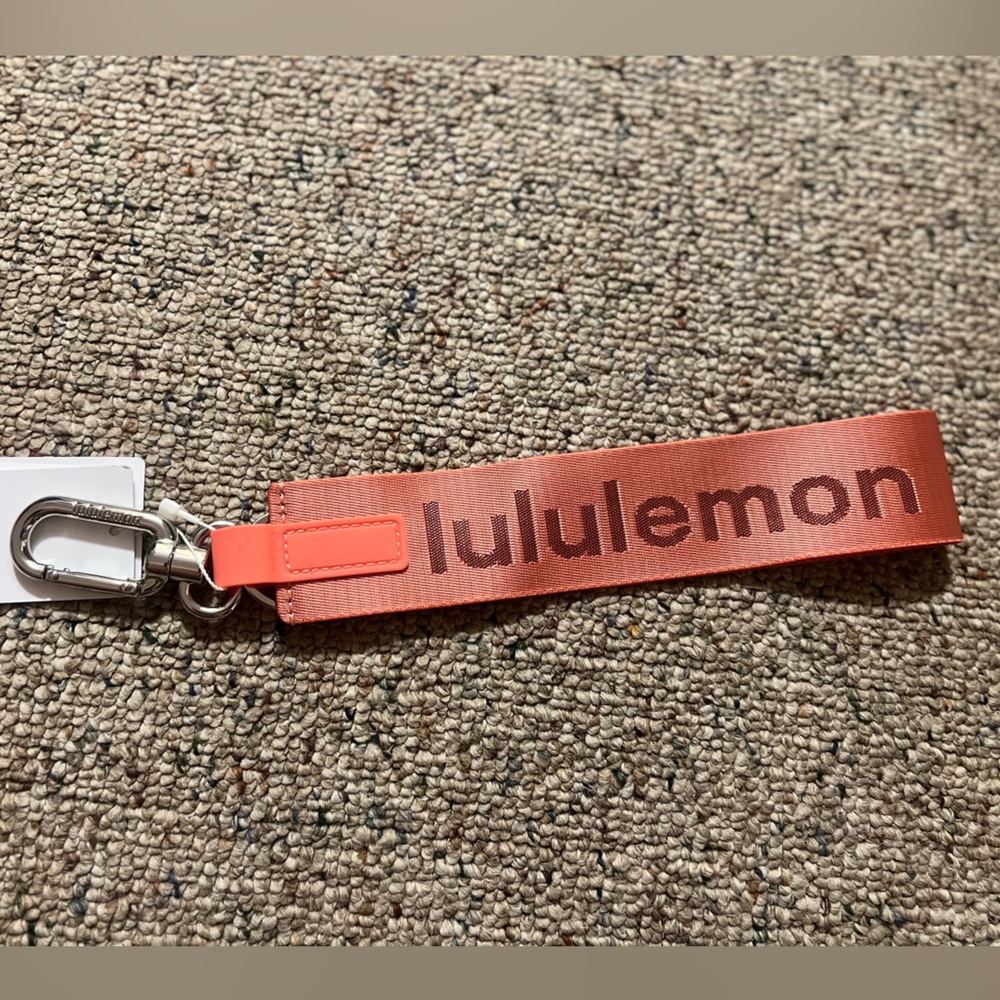 lululemon strap keychain 🔥